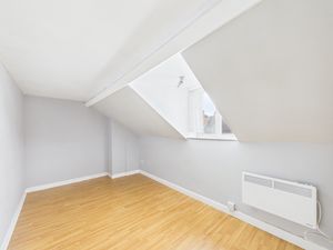 Bedroom- click for photo gallery